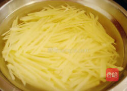 青椒胡萝卜土豆丝的做法图解2