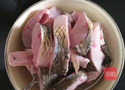 剁辣椒蒸鱼的做法图解1