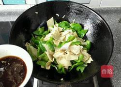 青椒炒豆皮的做法图解7