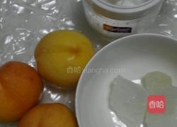 黄桃罐头的做法图解1