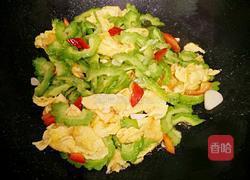 苦瓜炒鸡蛋的做法图解10