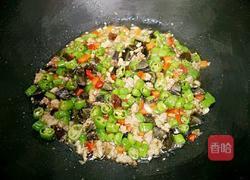 尖椒皮蛋炒肉末的做法图解5