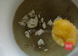 三七粉蜂蜜炖蛋的做法图解2