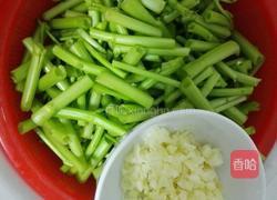 蒜泥空心菜的做法图解1