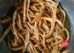 金针菜蒸鸡的做法图解1