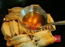 猪肉白菜锅贴的做法图解12
