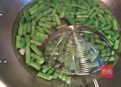 肉丝辣椒丝炒四季豆的做法图解3