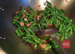 肉丝辣椒丝炒四季豆的做法图解5