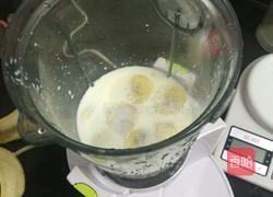香蕉牛奶的做法图解3