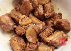 排骨焖饭的做法图解1