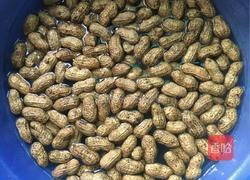 盐水煮花生的做法图解1