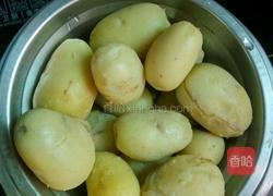 腌小土豆的做法图解1