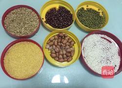 杂粮粥的做法图解1