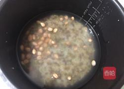 杂粮粥的做法图解3