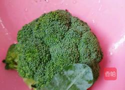西兰花炒虾仁的做法图解2