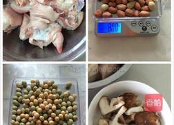 玉米猪蹄汤的做法图解1