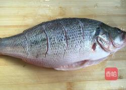 清蒸鲈鱼的做法图解1