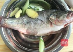 清蒸鲈鱼的做法图解2