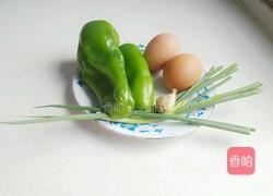 青椒炒鸡蛋干的做法图解1