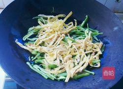 青椒炒鸡蛋干的做法图解12