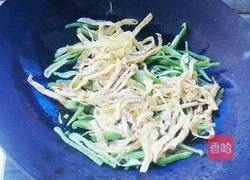 青椒炒鸡蛋干的做法图解13