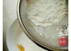 用电饭煲做蛋糕的做法图解1