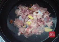 秀珍菇枸杞筒骨汤的做法图解3