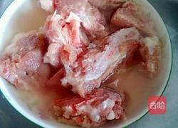 白萝卜脊骨汤（美容的哦）的做法图解5