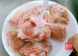 白萝卜脊骨汤（美容的哦）的做法图解6