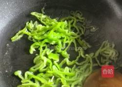 青椒炒茭白的做法图解3