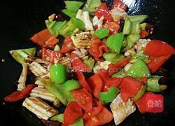 双椒爆鲜鱿的做法图解12