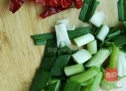 大蒜鸡蛋炒年糕的做法图解2