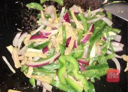 洋葱青椒炒肉丝的做法图解6