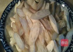 瘦肉炒藕尖的做法图解2