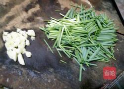 黄瓜炒豆干的做法图解1