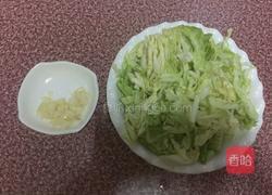蒜末炒卷心菜的做法图解2