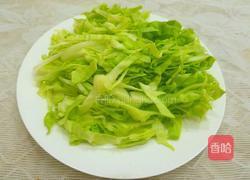 卷心菜肉丝炒春饼的做法图解1