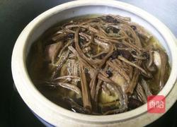 茶树菇炖鸡汤的做法图解7