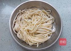 鸡蛋卷心菜炒面条的做法图解4