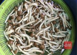 蟹味菇炒鸡蛋的做法图解2