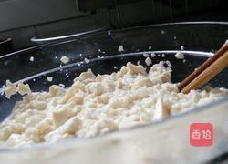 豆腐炒鸭蛋的做法图解1