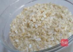 豆腐炒鸭蛋的做法图解5