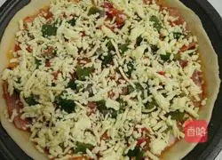 Illustration of how to make bacon pizza 12