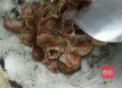 卷心菜腊肠炒卷心菜的做法图解2