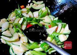辣椒炒嫩南瓜的做法图解8