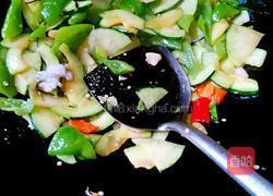 辣椒炒嫩南瓜的做法图解9