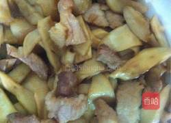 鸡腿菇炒瘦肉的做法图解3