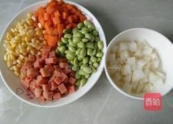 五彩肉肠丁的做法图解1