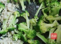 西兰花炒肉末的做法图解8