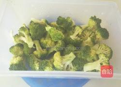 凉拌西兰花的做法图解1